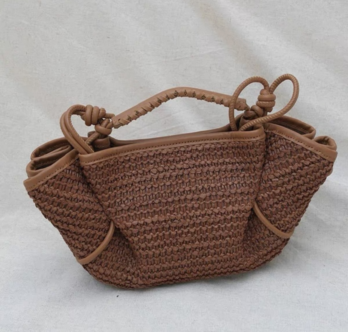 Simple pleated woven bag