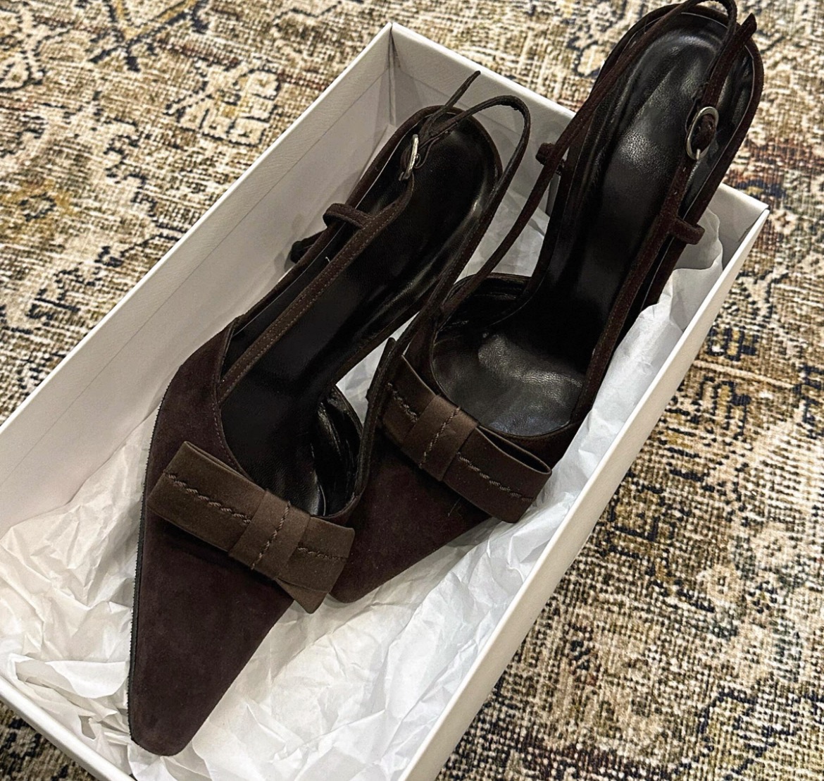 High-heeled pointed toe