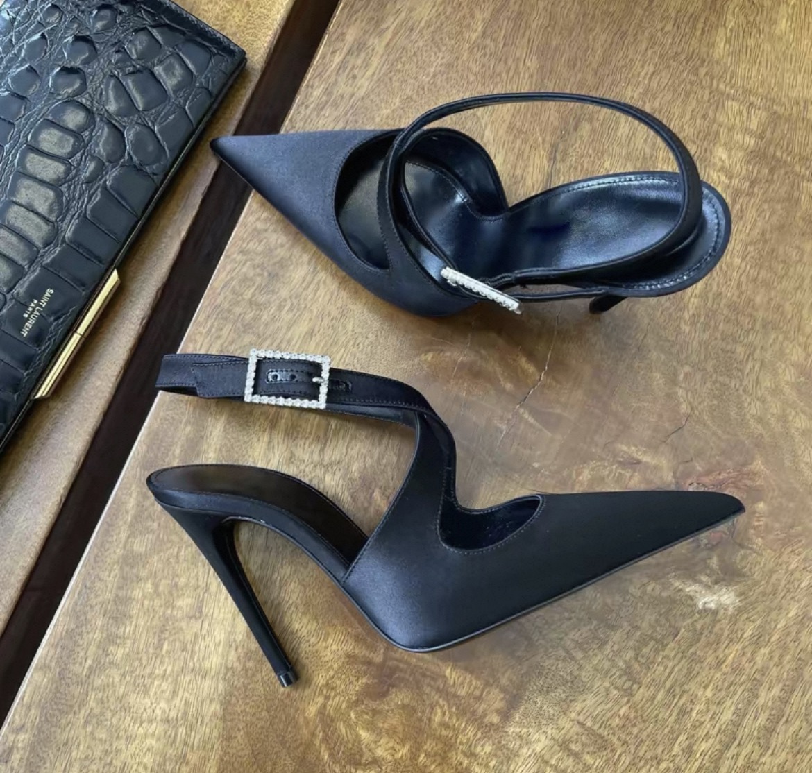 High-heel women's shoes